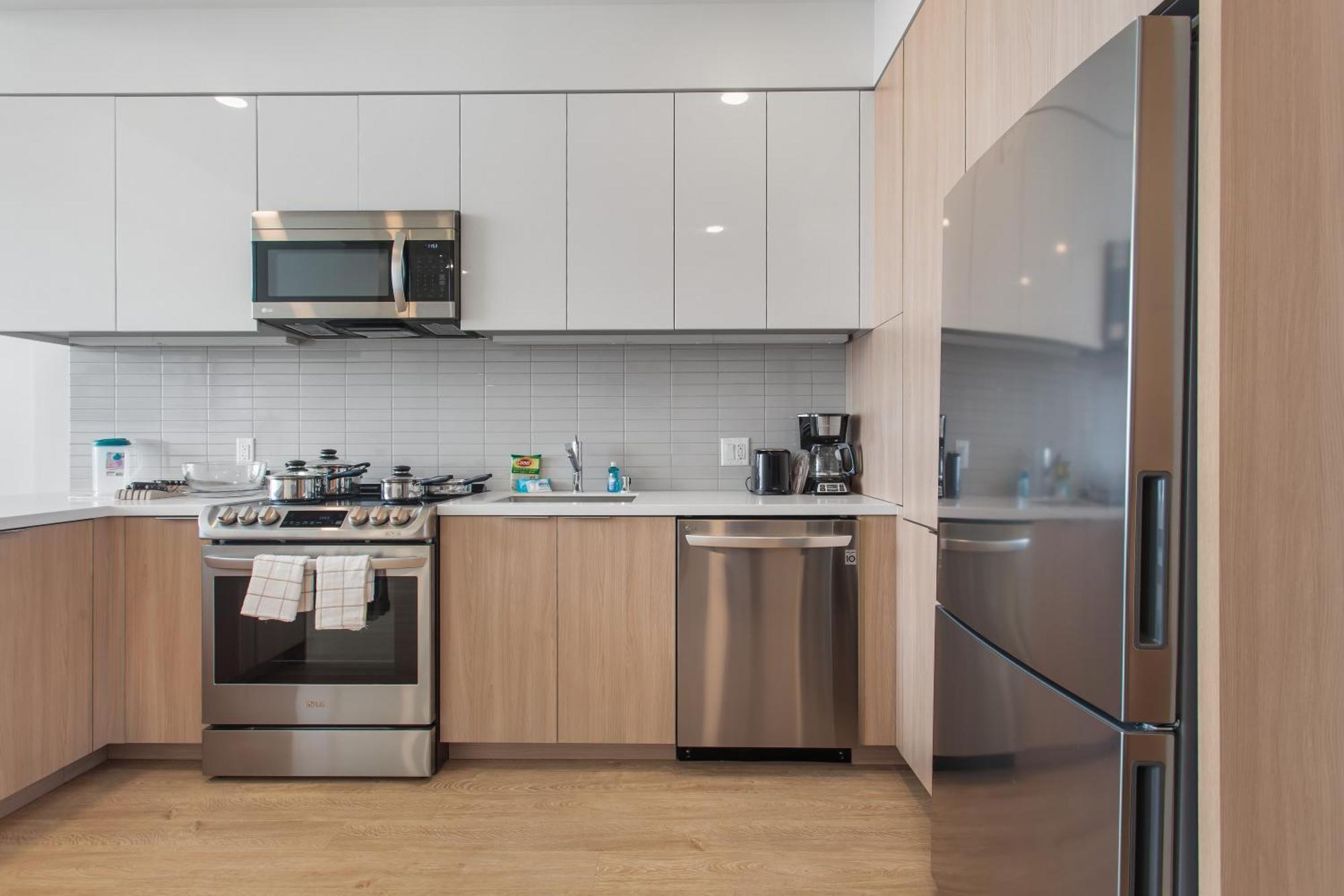 Luxury Penthouse With Stunning Views *